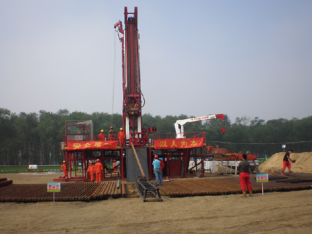 MD-900 crawler coalbed methane multifunctional drilling rig